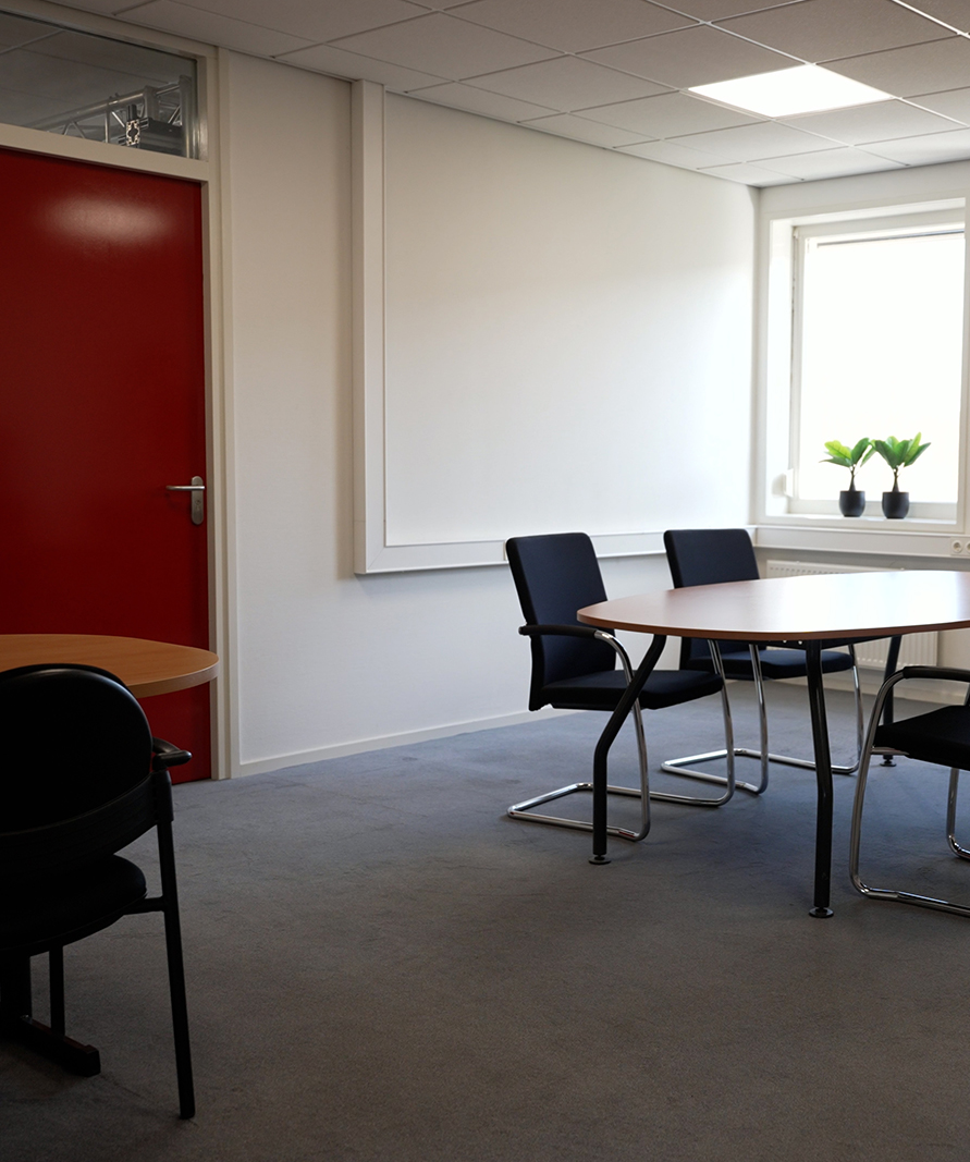 Kantoor van 30 m² met het nummer 69E. Een kantoor met eigen opgang. Maakt gebruik van gedeelde faciliteiten met de andere kantoren met het nummer 69.